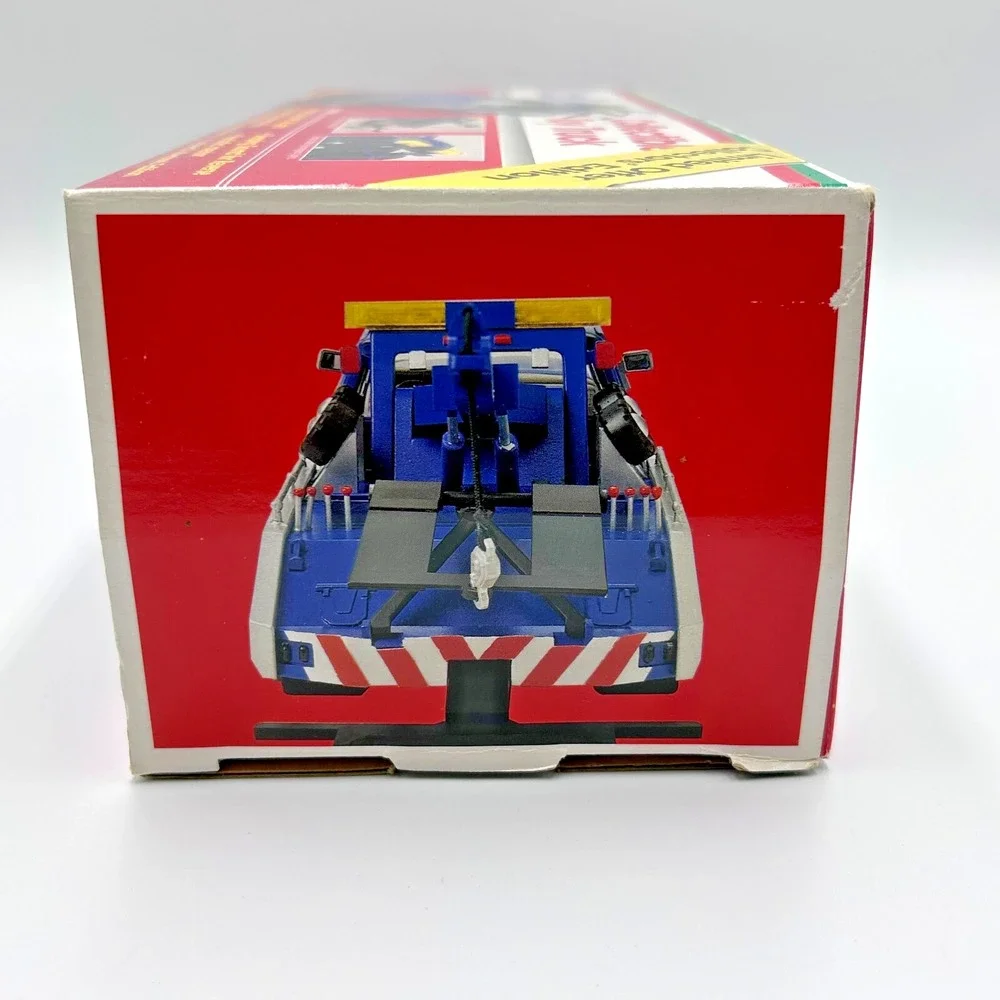 VTG‎ New in Box 1995 Mobil Collectible Chevrolet Tow Truck Limited Offer 1:24